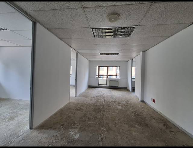 320M² OFFICE TO LET IN HYDE PARK